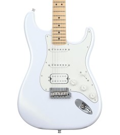 Fender 0116512782 (Juanes Stratocaster, Luna White)