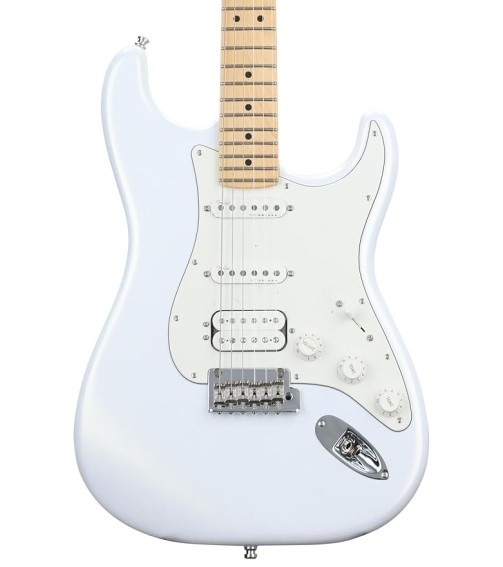 Fender 0116512782 (Juanes Stratocaster, Luna White)